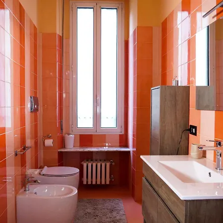 Wonderful Downtown Apartment-hd Netflix, King-size Bed, Two Minutes' Walk From Metro Apartment Milan