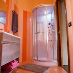 Apartment Wonderful Downtown Apartment-hd Netflix, King-size Bed, Two Minutes' Walk From Metro Mailand
