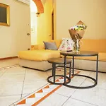 Wonderful Downtown Apartment-hd Netflix, King-size Bed, Two Minutes' Walk From Metro Apartment Mailand