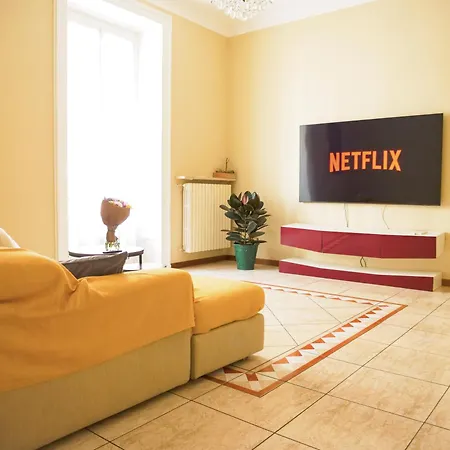 公寓 Wonderful Downtown Apartment-hd Netflix, King-size Bed, Two Minutes' Walk From Metro 米兰