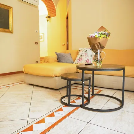 Wonderful Downtown Apartment-hd Netflix, King-size Bed, Two Minutes' Walk From Metro Daire Milano